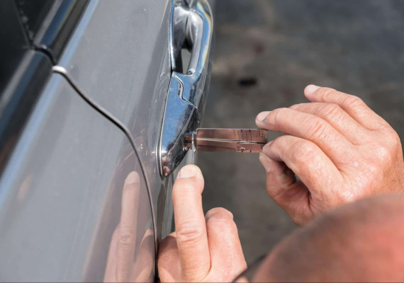 Picking-a-car-door-lock